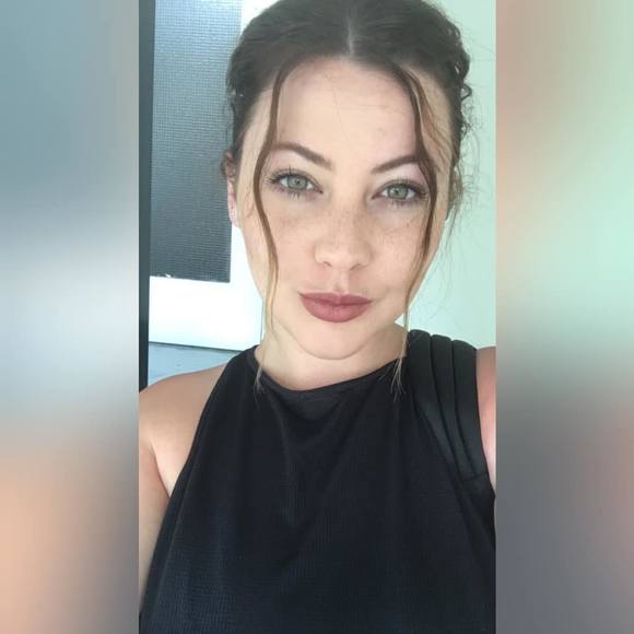 Meet your Posher, Laura - Picture 1 of 1